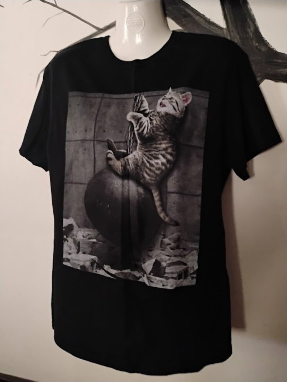 Kitten Wrecking Ball T-shirt size Medium Unisex Cat Shirt